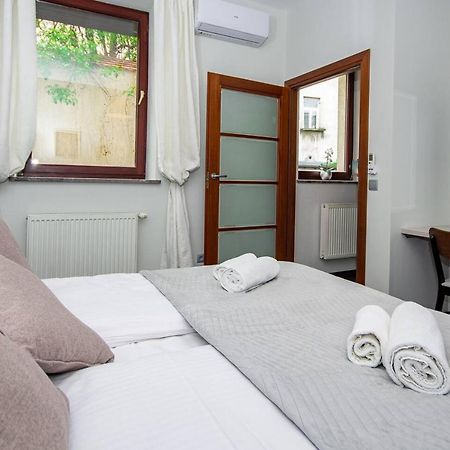 Inpoint 2-Bedrooms Apartment With Private Garden And Free Parking Краков Экстерьер фото